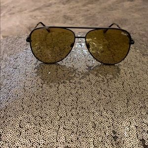 Quay sunglasses olive green